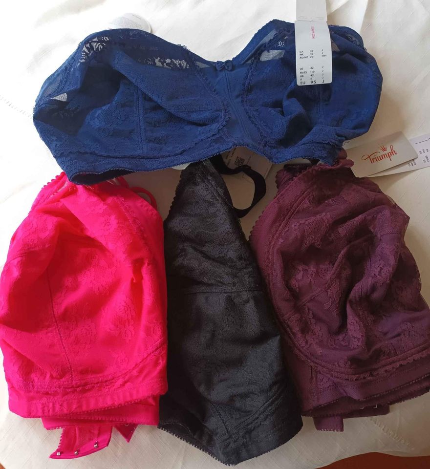 Pack of 4 Triumph Doreen (Free shipping)❤️